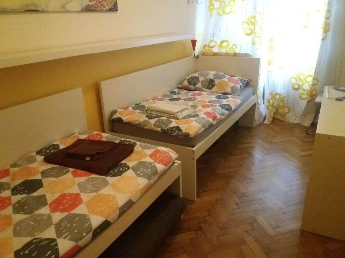Geraeumige Zentrumsnahe Altbauwohnung Vienna Exterior photo